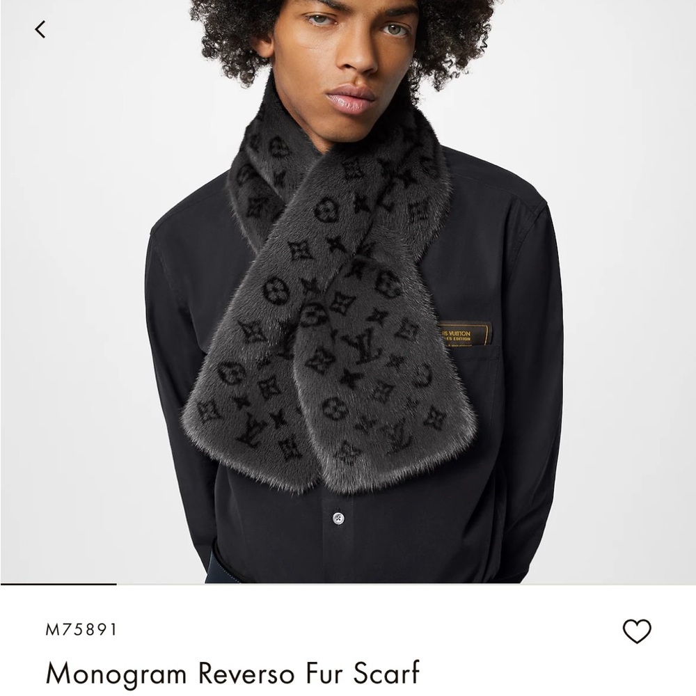 The Louis Vuitton Monogram Reverso fur scarf - Picture 3 of 6